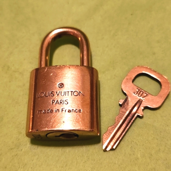 Louis Vuitton Lock and Key No 302 Made in France - Picture 5 of 6
